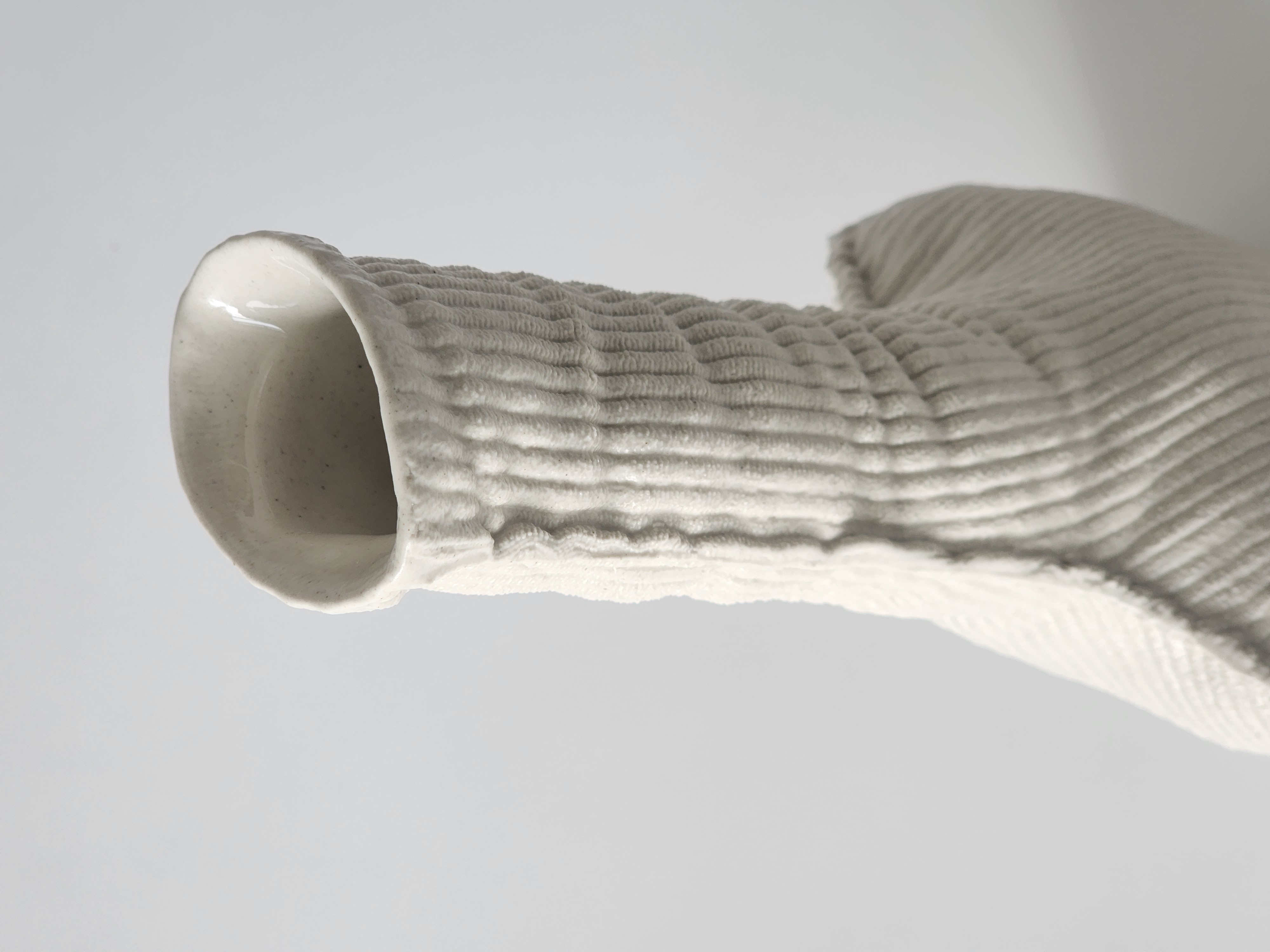 Corduroy long-necked vase - Image 4