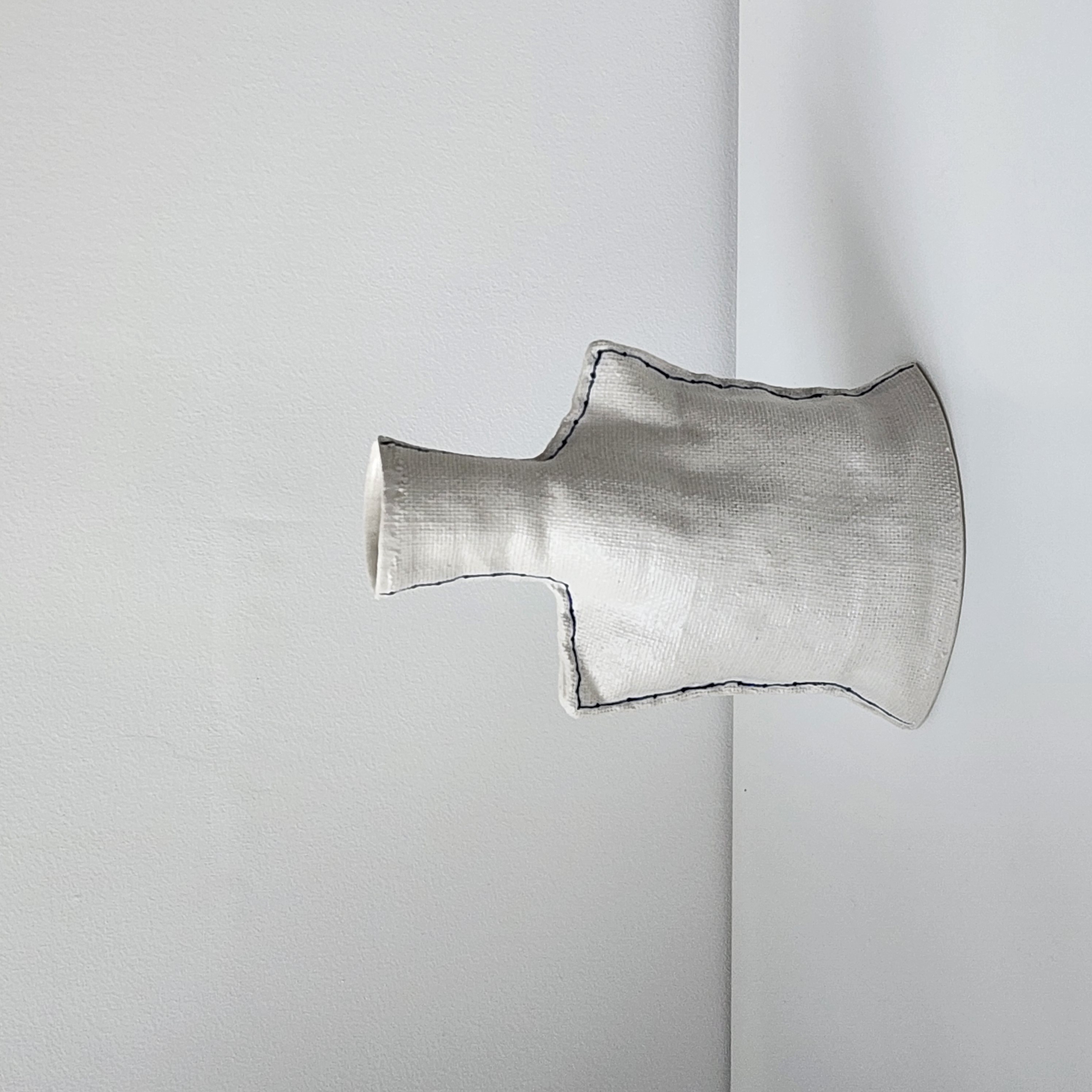 Square-shouldered vase - Image 2