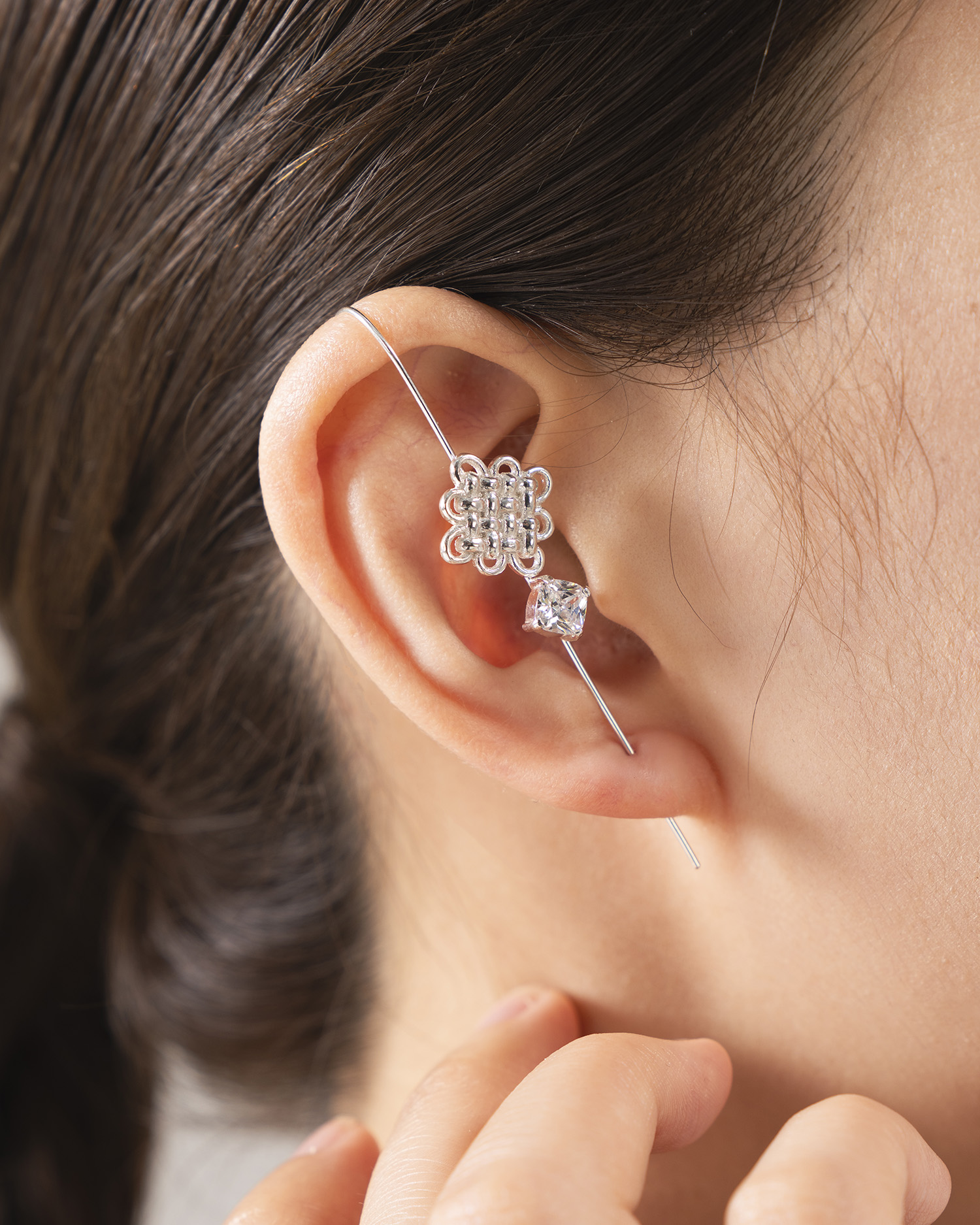 Gukhwa (Chrysanthemum) Knot Ear Crawler - Image 1