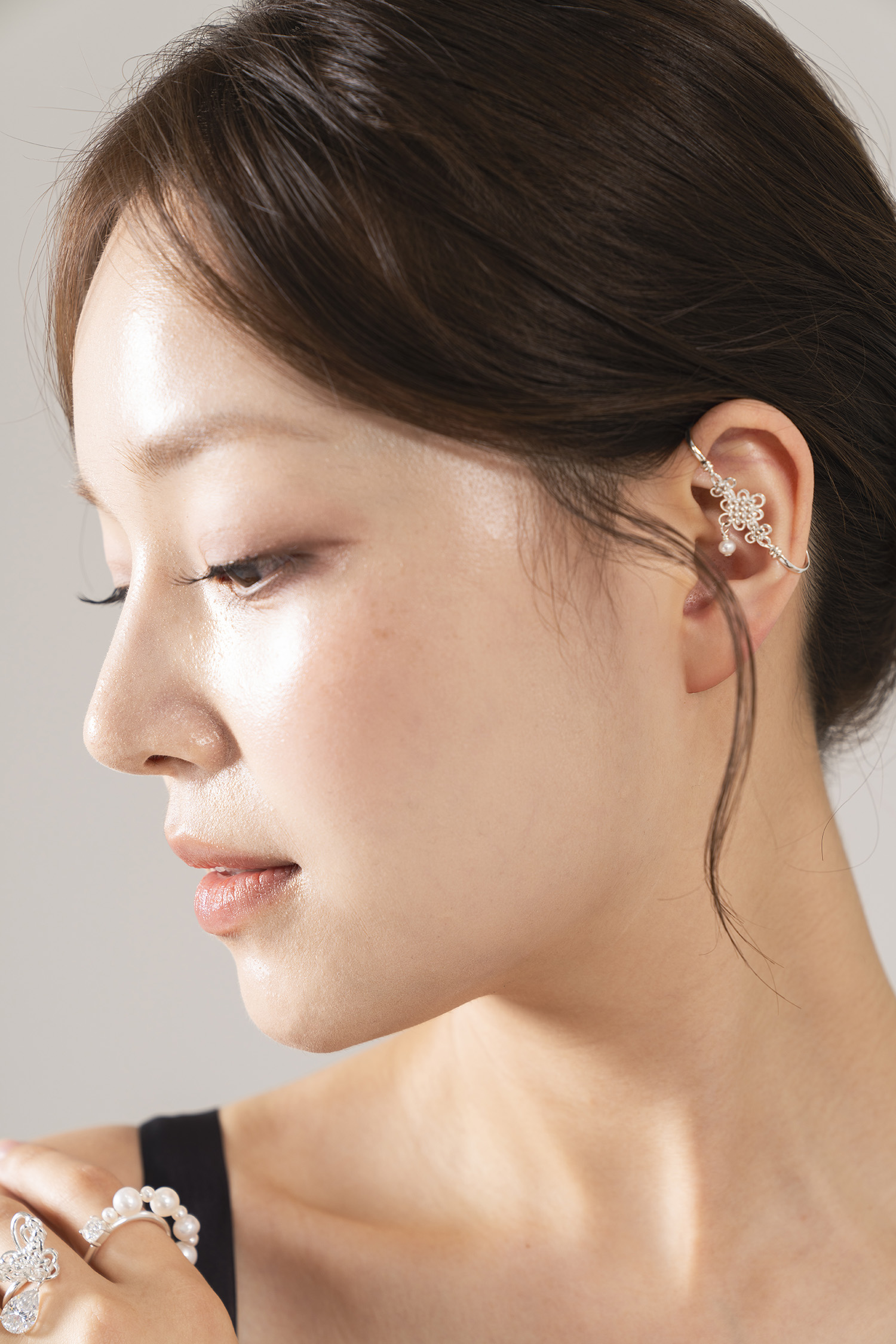 Byeongari (Chick) Knot Ear Clip - Image 2