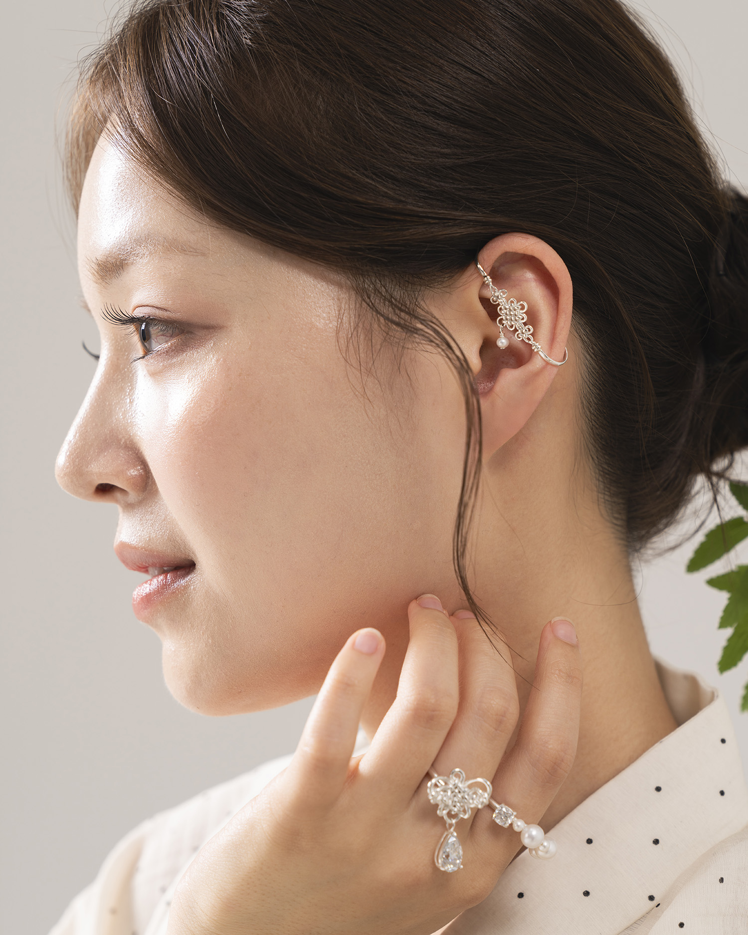 Byeongari (Chick) Knot Ear Clip - Image 4