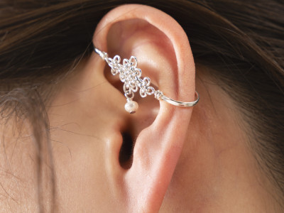 Byeongari (Chick) Knot Ear Clip