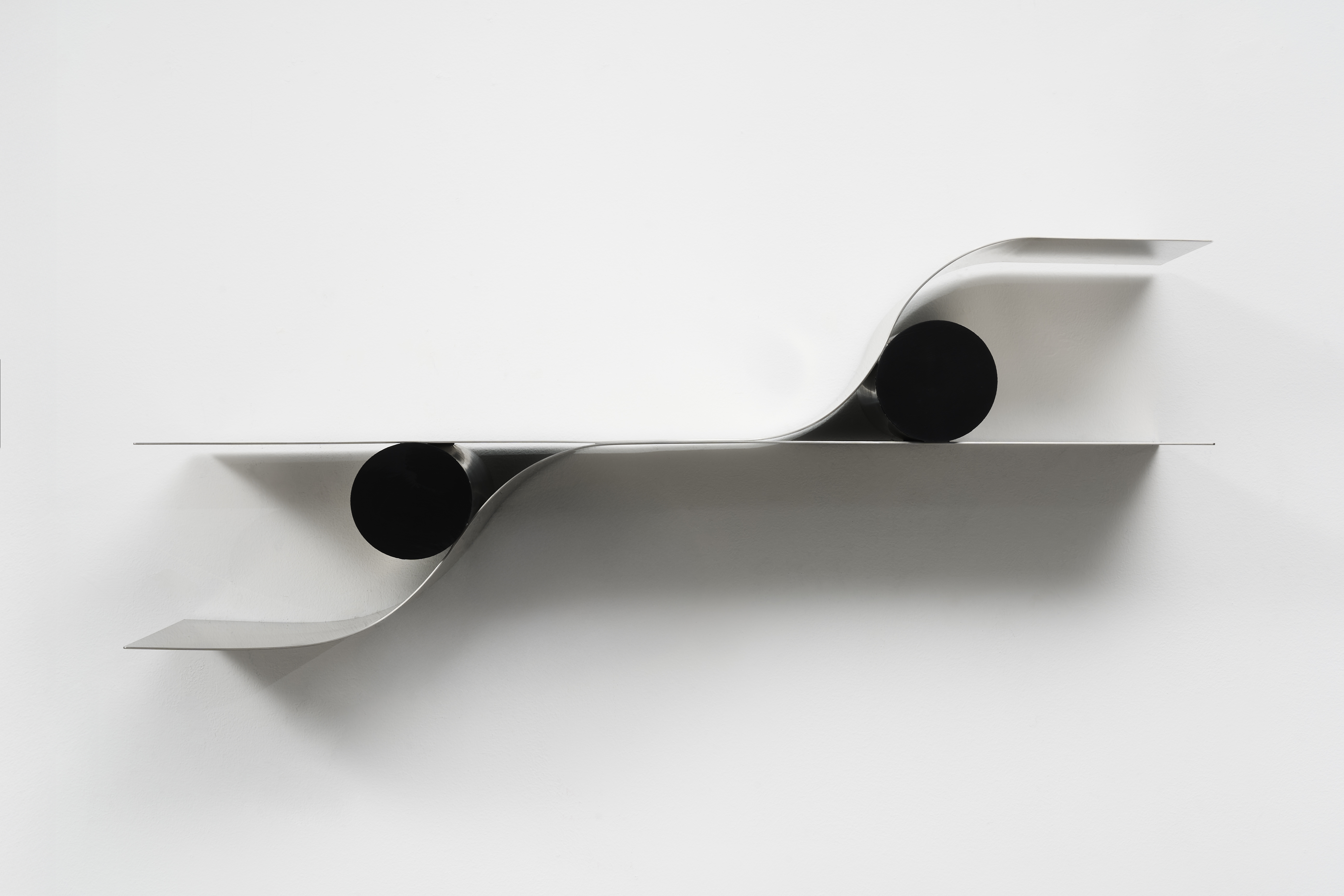 Diverging moment in black - Image 2