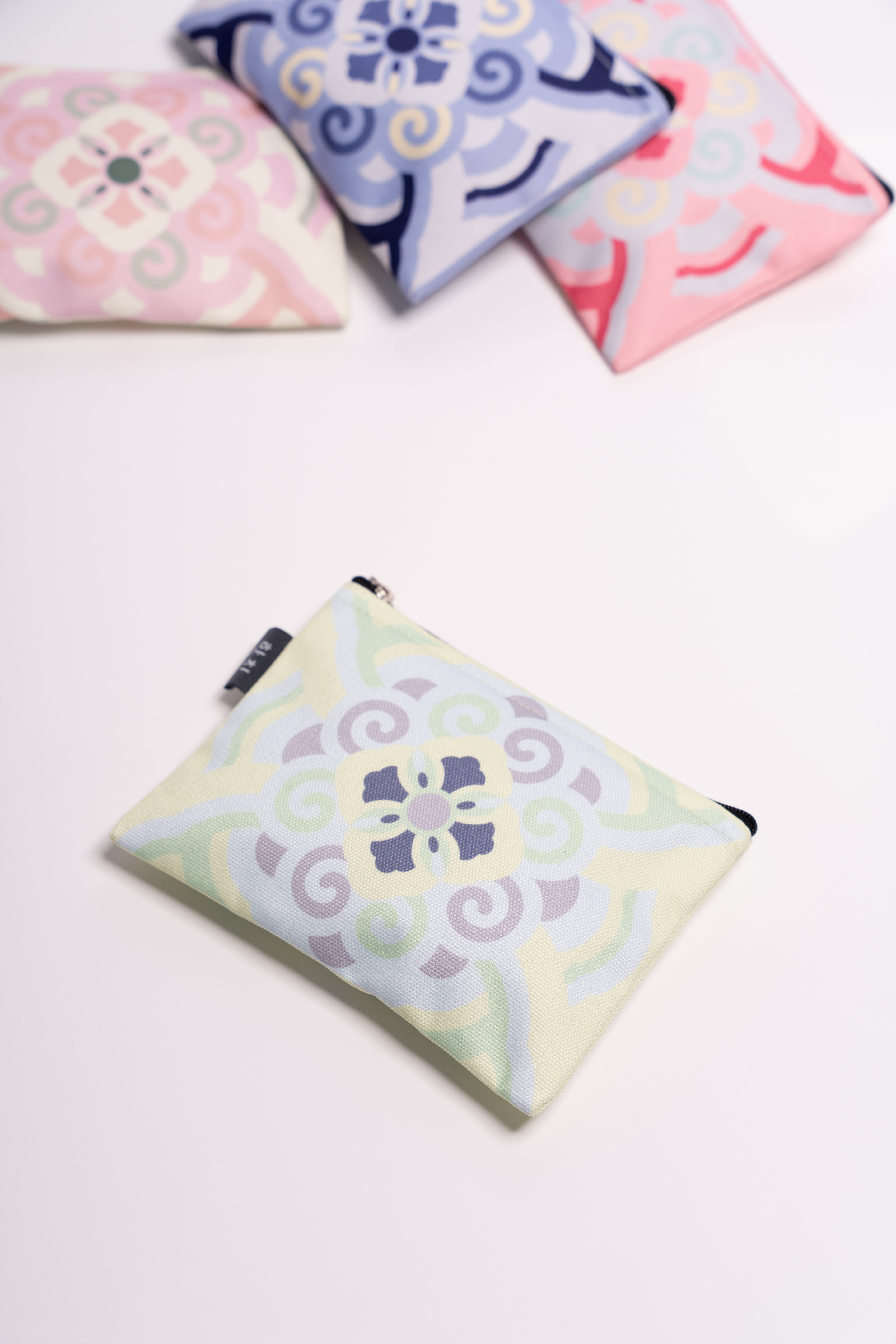 Dancheong Juhwamun Pouch - Image 4