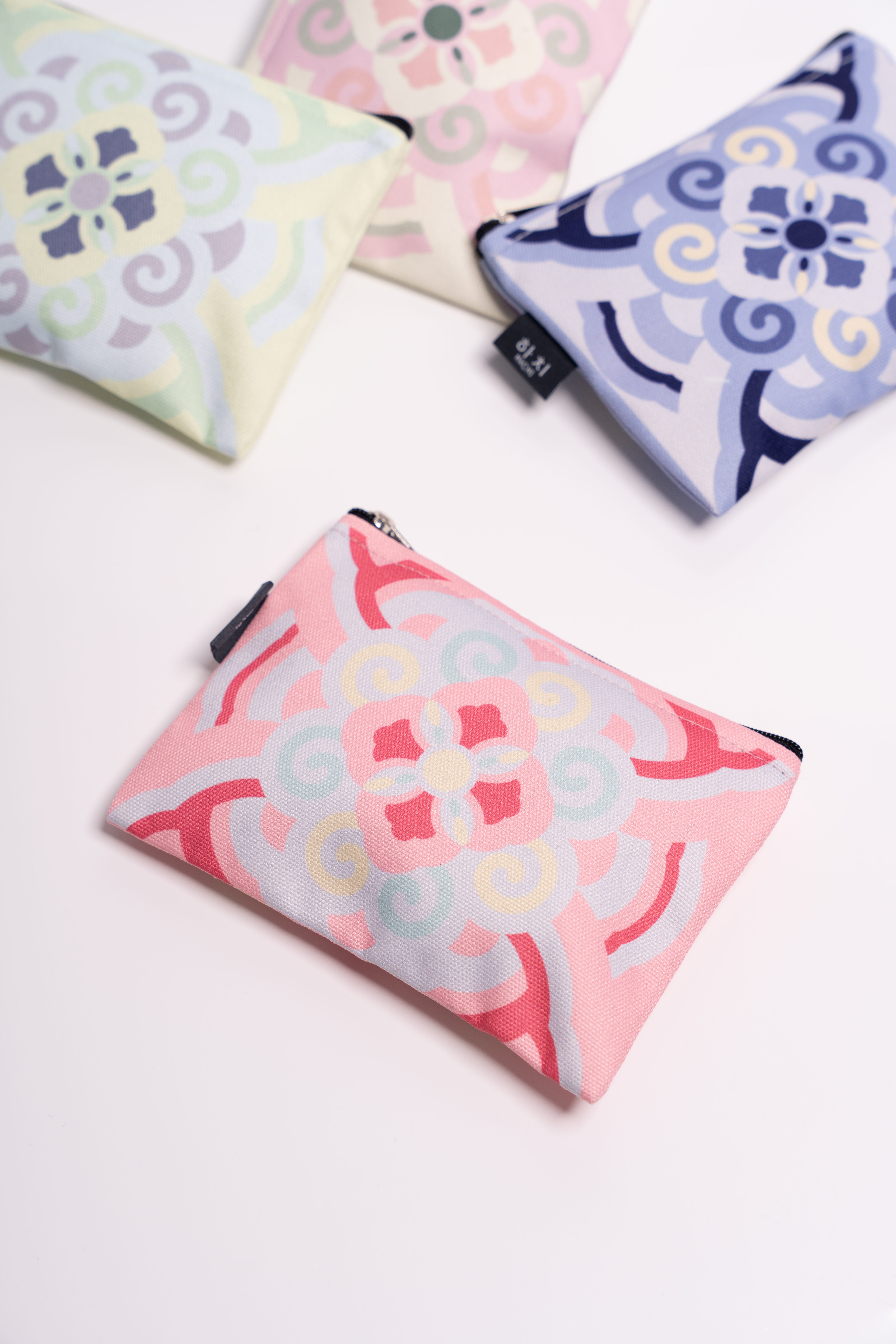 Dancheong Juhwamun Pouch - Image 2