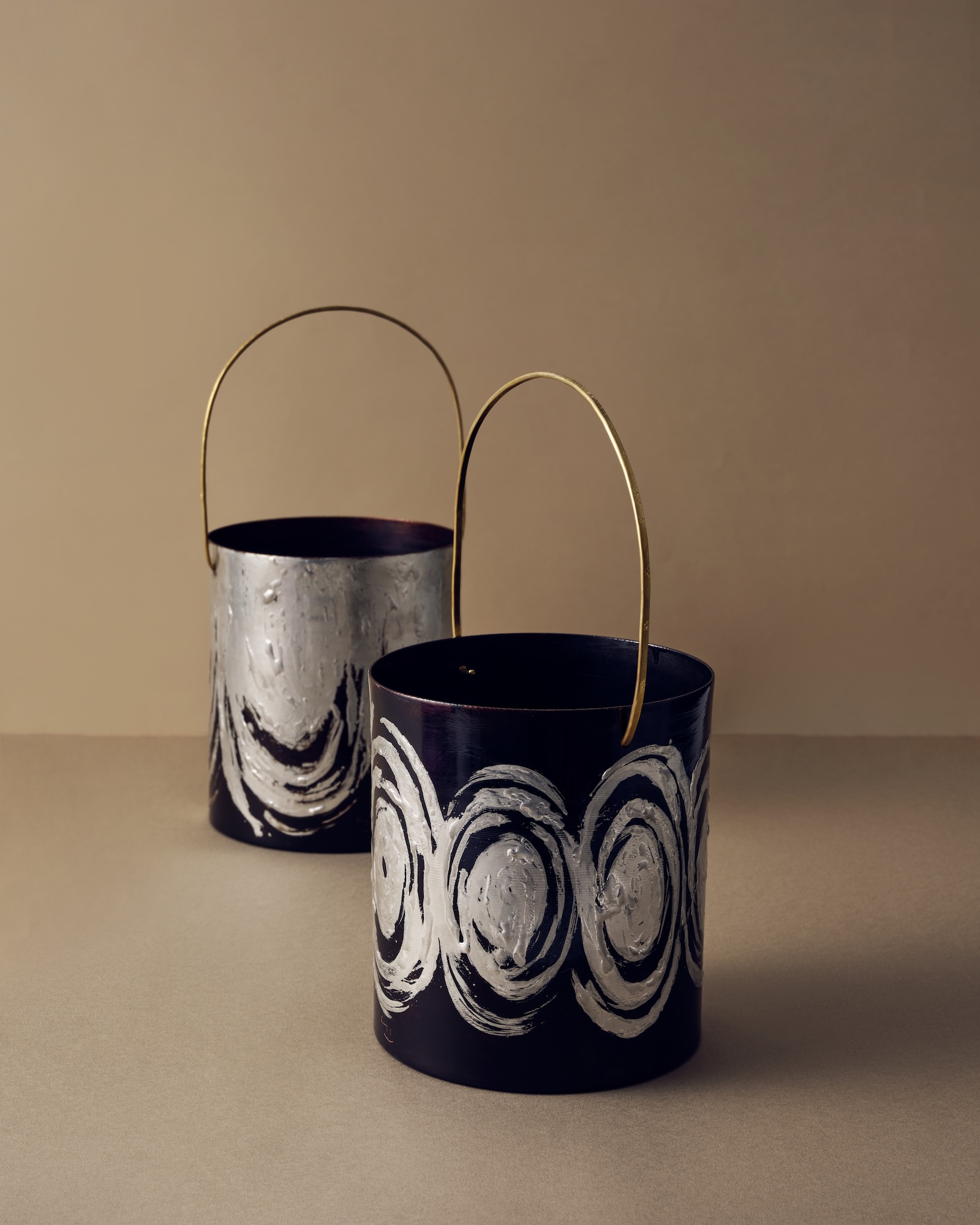 Black wave wine bucket 2