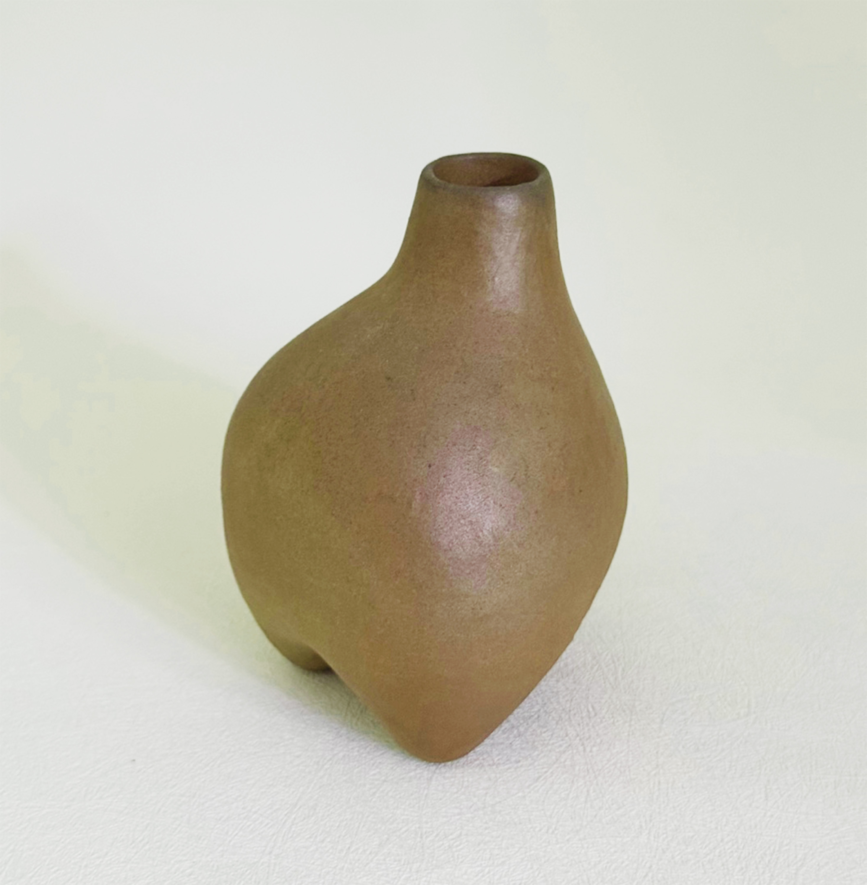 Tripod vase M