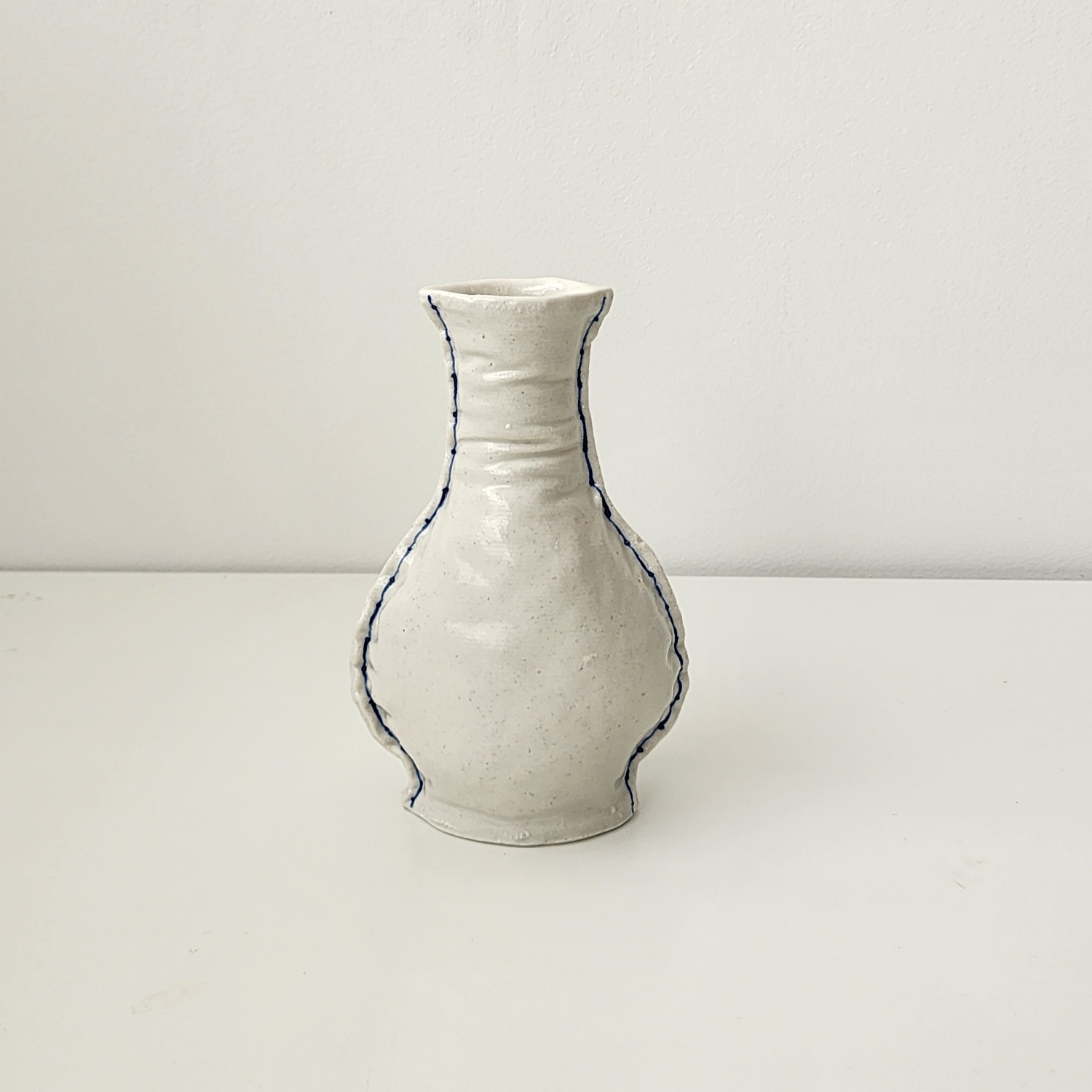 Jubyeong-Shaped Vase (M)