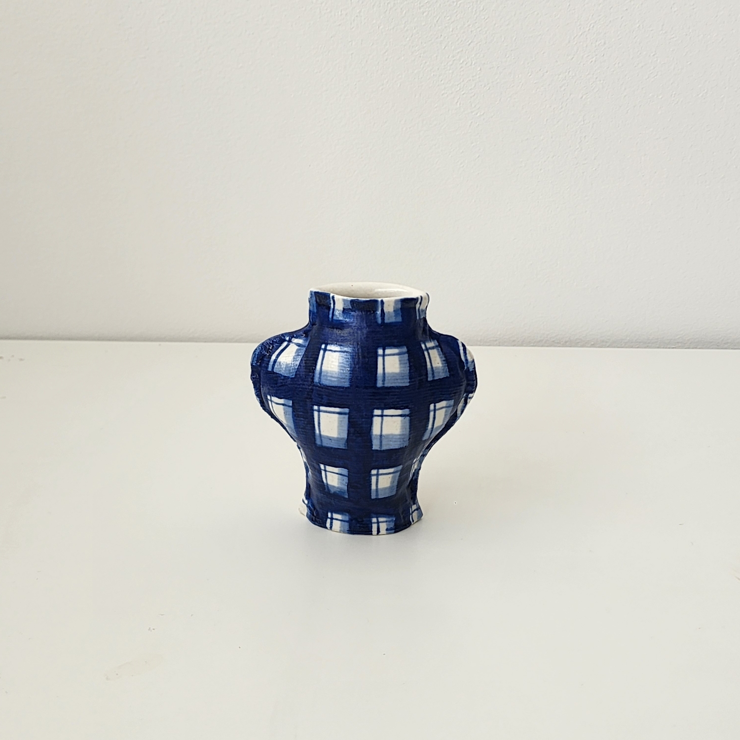 Mini Round-Shouldered Vase