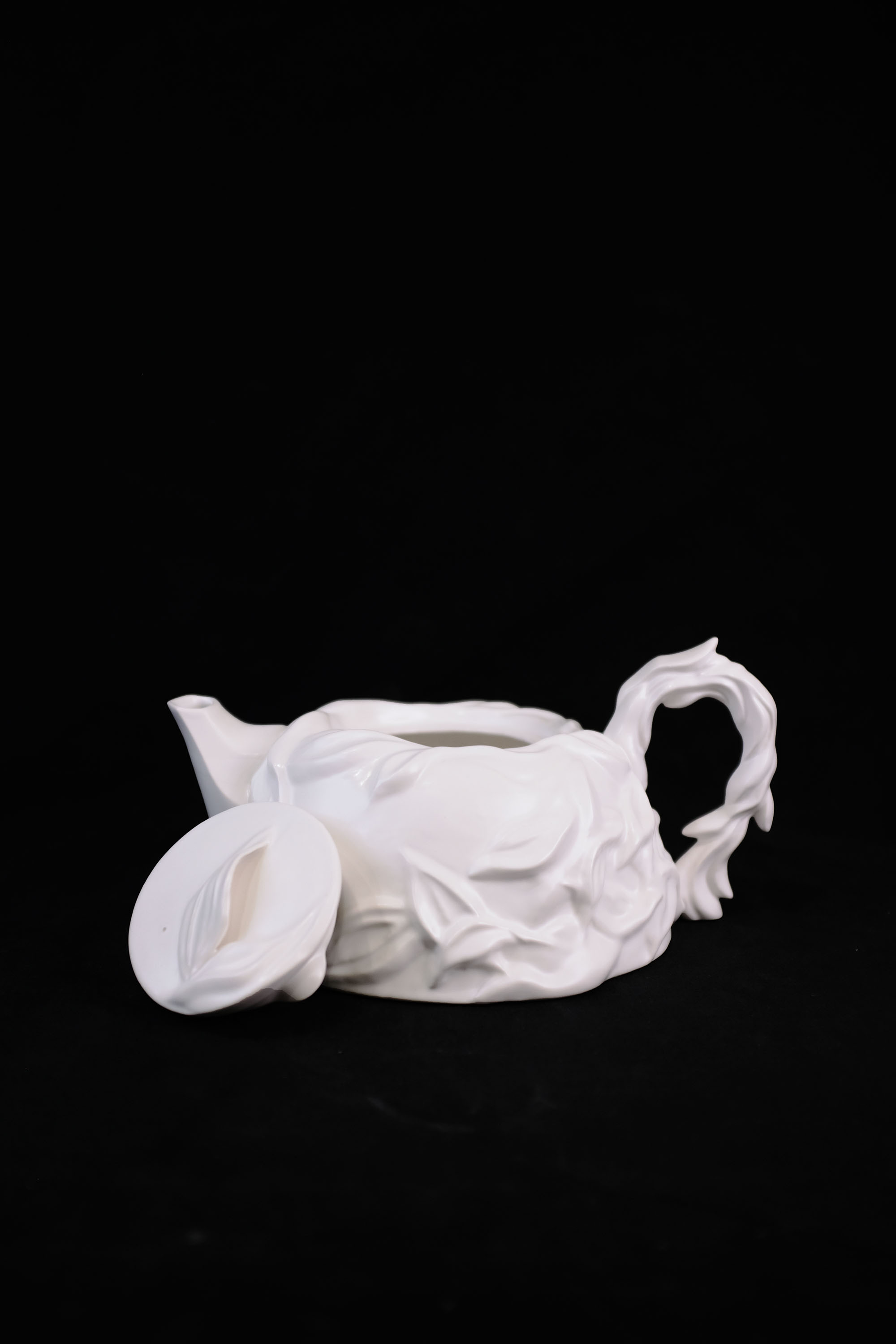 fluttering petals_teapot